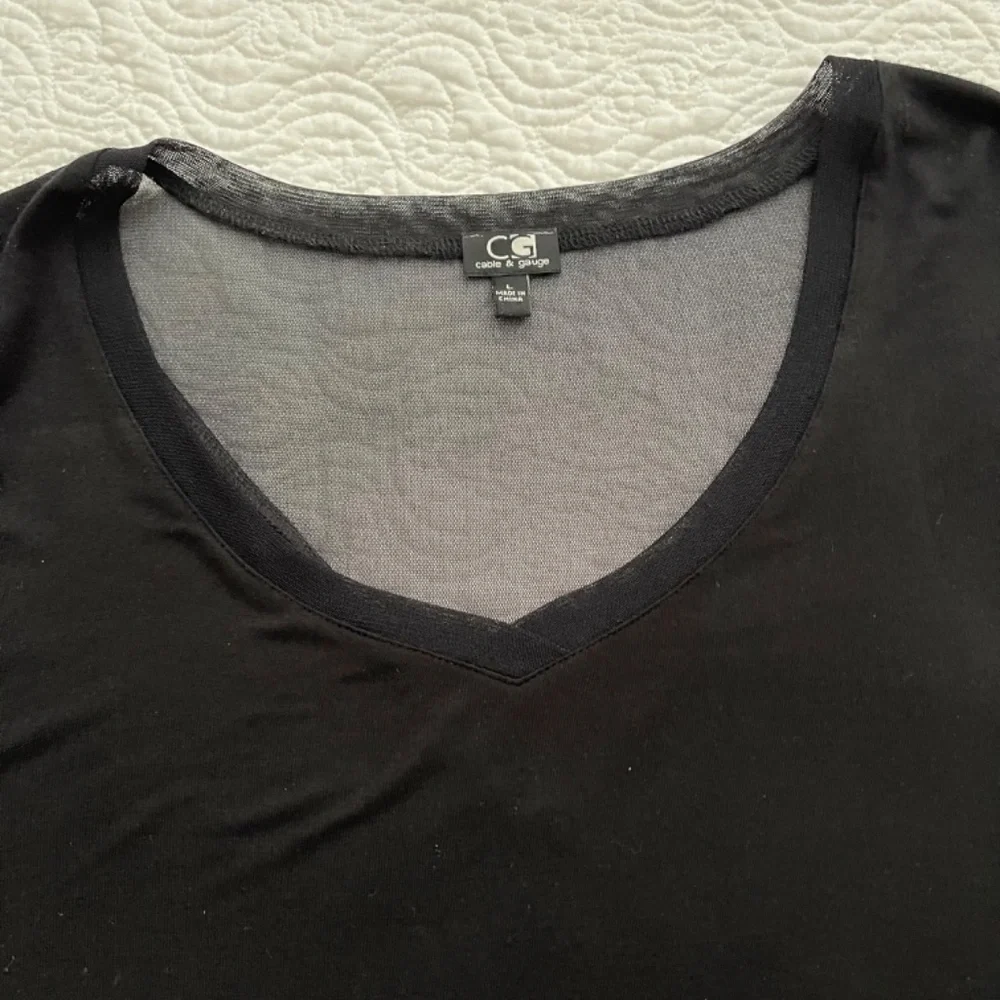 Cable and Gauge V-Neck Short Cap Sleeve Asymmetrical Black Tee Size Large - Picture 7 of 16